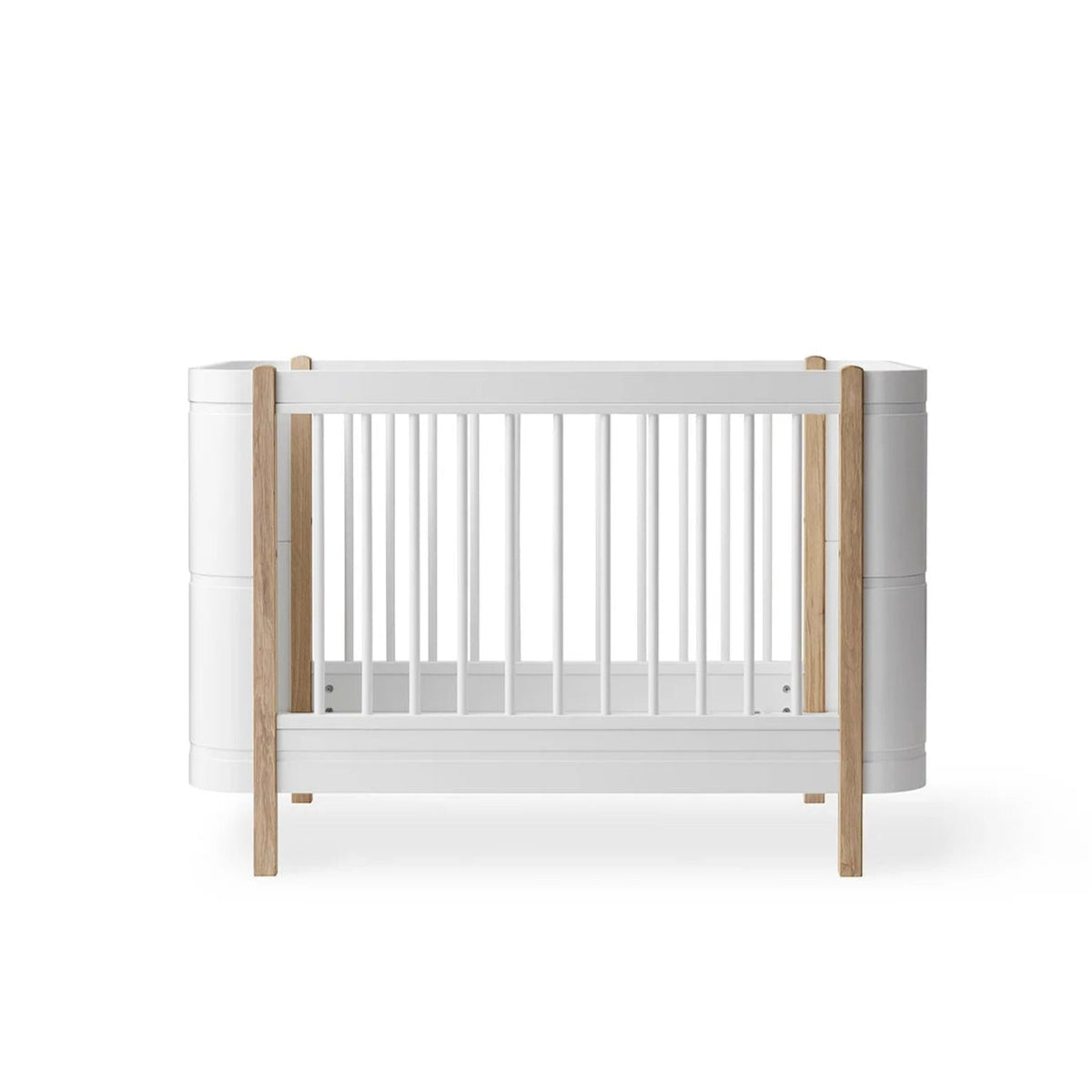 OLIVER FURNITURE - Lit Bébé Évolutif Wood Mini+, Avec Kit Junior Inclus, Blanc/Chêne