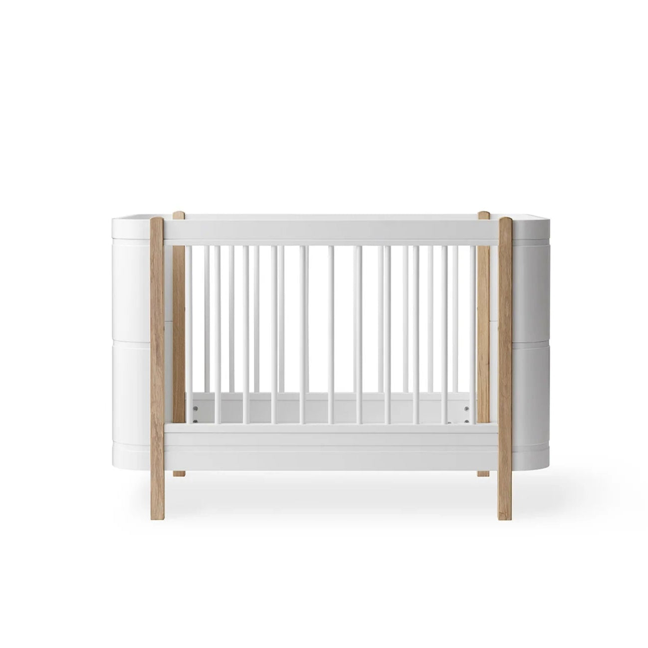OLIVER FURNITURE - Lit Bébé Évolutif Wood Mini+, Avec Kit Junior Inclus, Blanc/Chêne