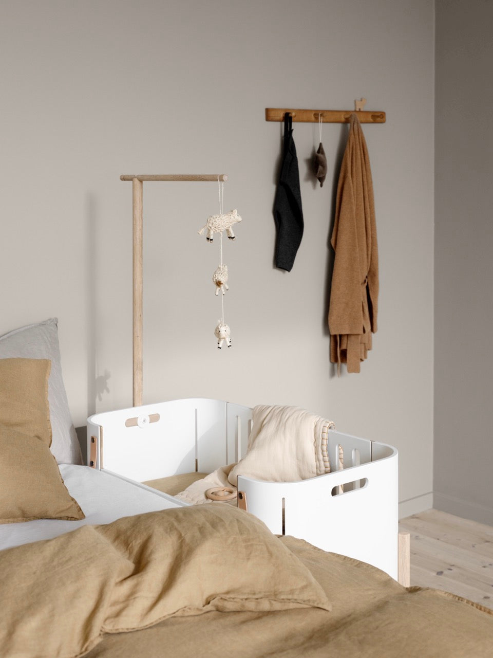 Wood_co-sleeper_OLIVER FURNITURE