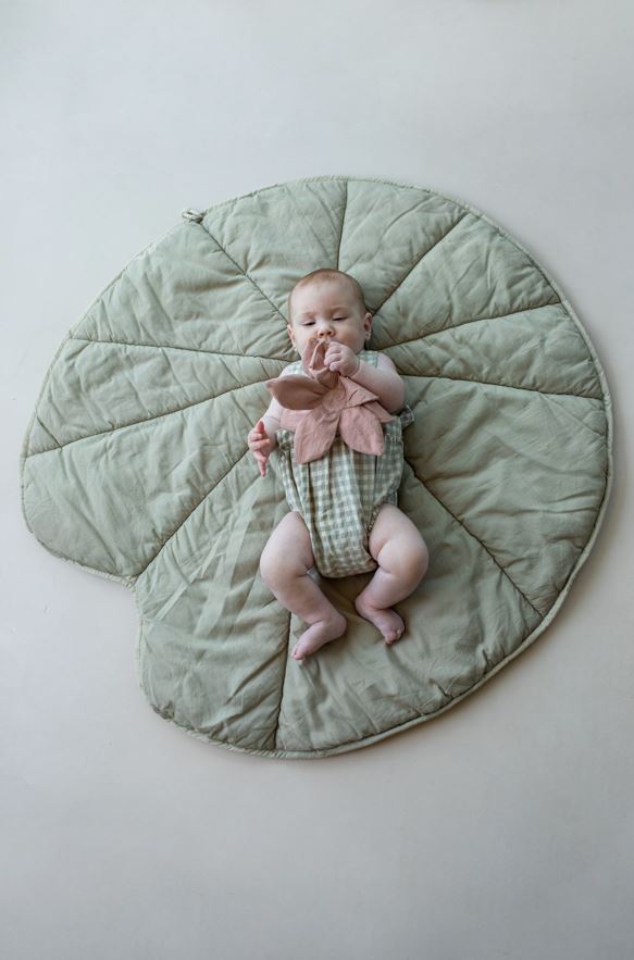 LORENA CANALS - Tapis De Jeu Water Lily Olive 95 X 95 Cm