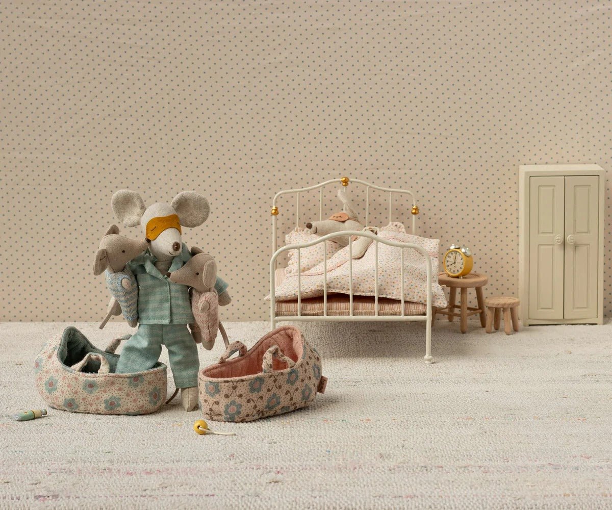 MAILEG - Bébé Souris Dans Son Couffin - Rose