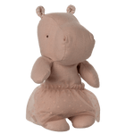 MAILEG - Safari Friends, Peluche Hippo Avec Jupe, Petite - Rose