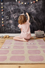 BLEUU - STUDIO - Tapis Enfant Bidules Rose 100 x 130 Cm
