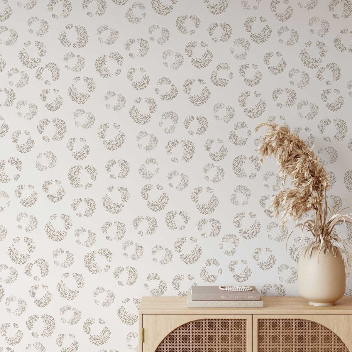 MUNKS & ME - Papier Peint Chambre Enfant à Motif Répété - Hallie Leopard - Beige